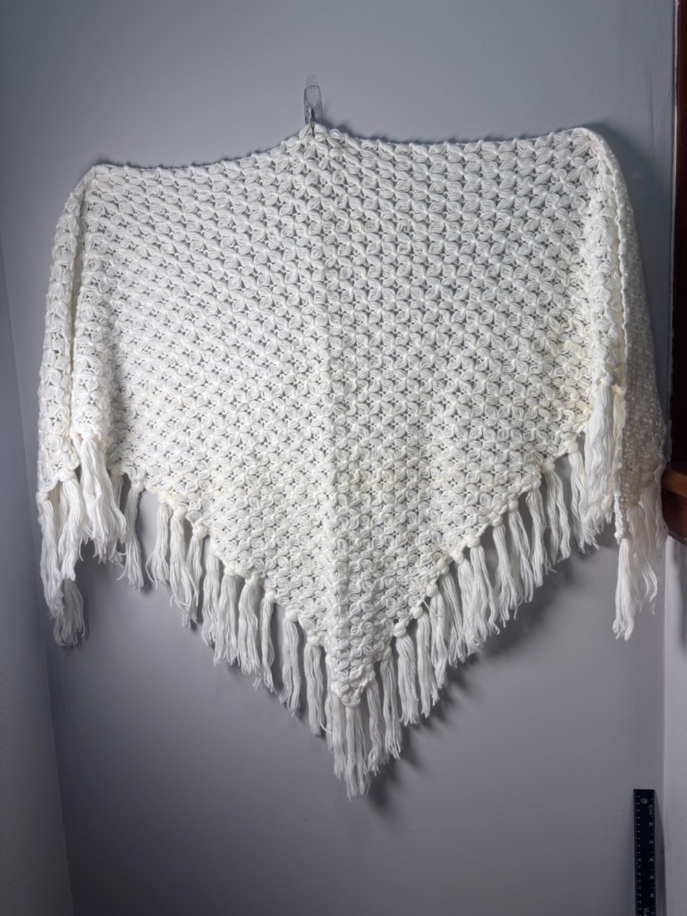 Vintage White Crochet Shawl Flower Pattern